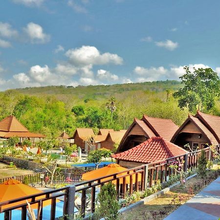 Surya Chandra Beach Bungalow Batununggul Exterior foto